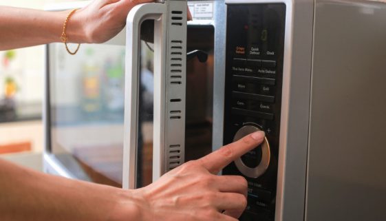 Multifunktionale Mikrowelle