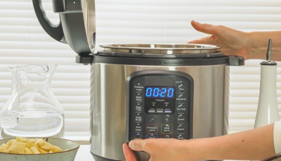 Elektrischer Schnellkochtopf