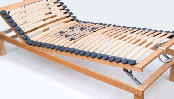 Bettgestell mit Lattenrost