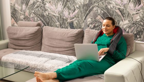 Schultermassagegerät